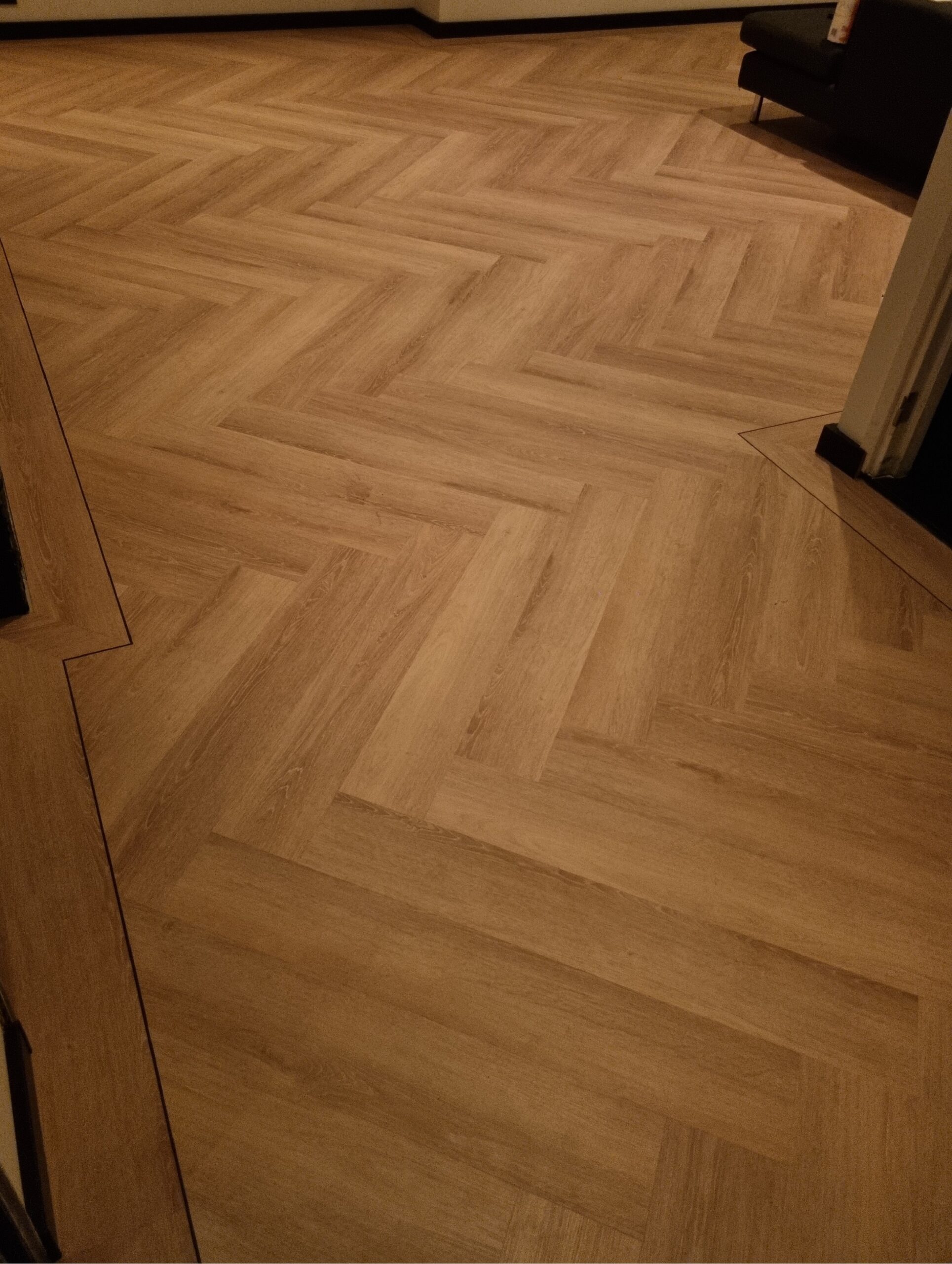 PVC Visgraat plak vloer gelegd door GF Floors